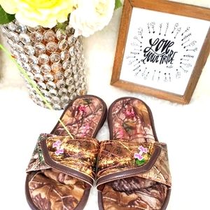 UNDER ARMOUR SZ 3Y GIRL CAMO REALTREE 4D FOAM SLIP